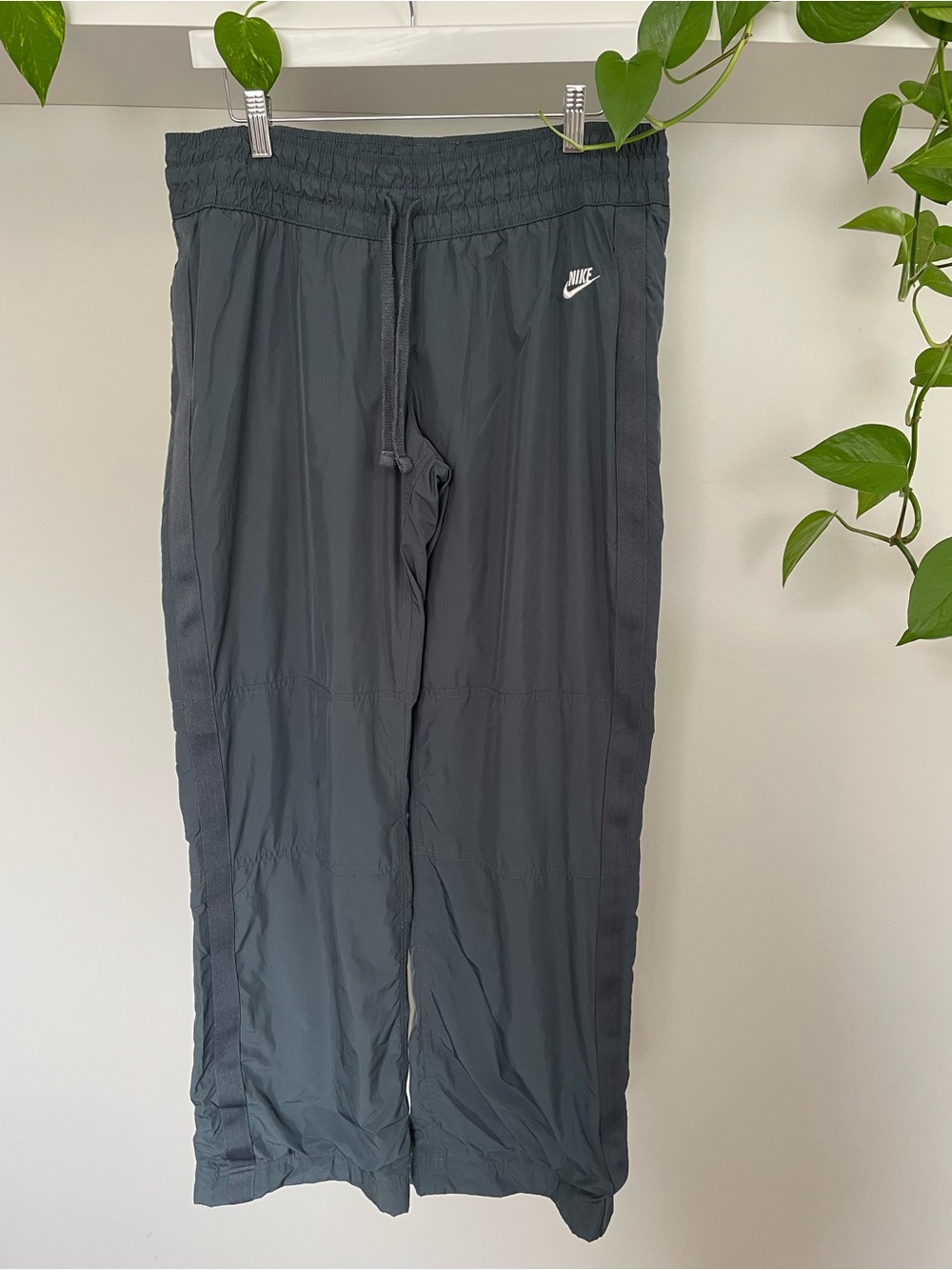 Nike Vintage Gray Nylon Windbreaker Women’s Track Pants Large